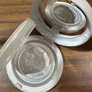 Guerlain Abeille Royale bee glow cushion 01 - very light